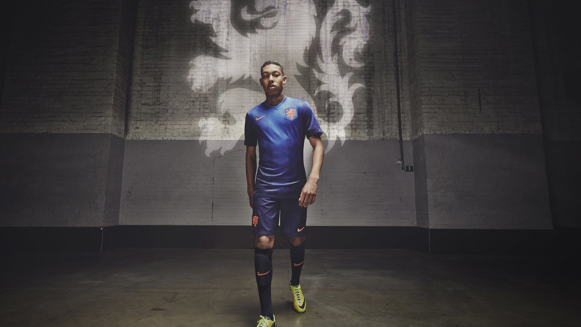 德甲球队通过实时心率监测系统制定差异化恢复策略