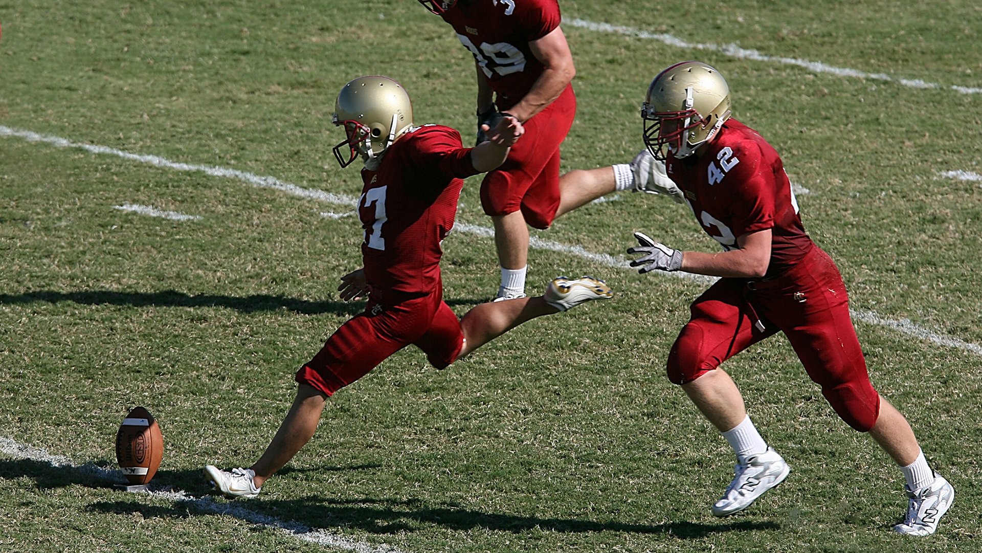 德甲火热开踢：拜仁慕尼黑持续领跑积分榜，拜仁慕尼黑德国队